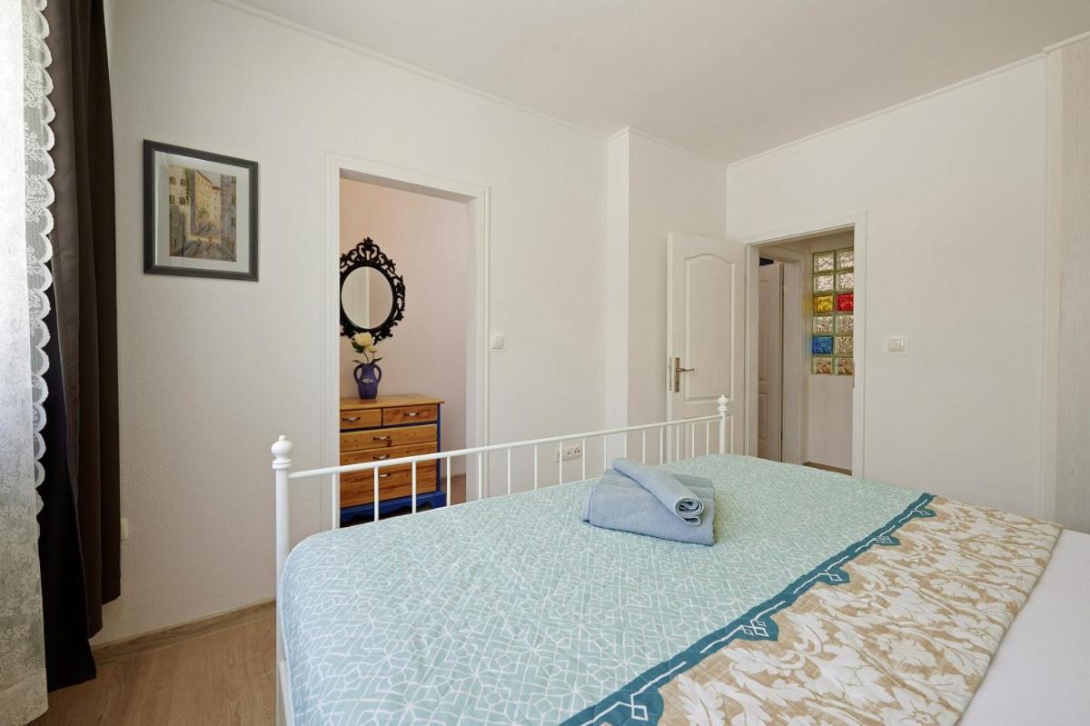 Вілла Smuketa In Trogir Haus Fuer 4 Personen Екстер'єр фото
